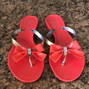 Coral bow flat jelly flip flops, size 6